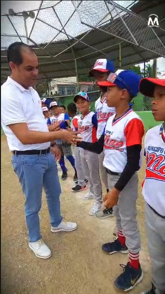 Alcalde Yohendy Jiménez encabeza inauguración de la 7ma versión del Clásico de Béisbol Pequeñas Ligas José De La Rosa “Chechelo”