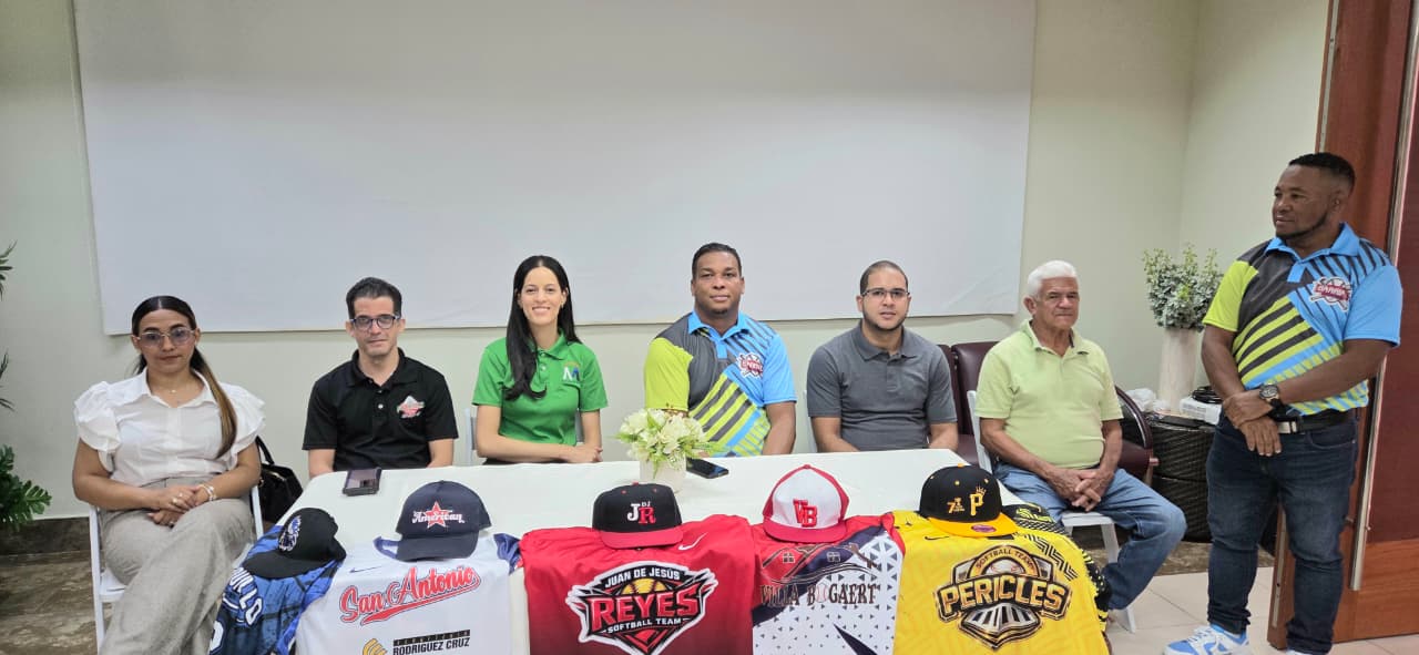 Vicealcaldesa Estefany Frías participa en rueda de prensa del Torneo Barrial Maeño categoría A 2026