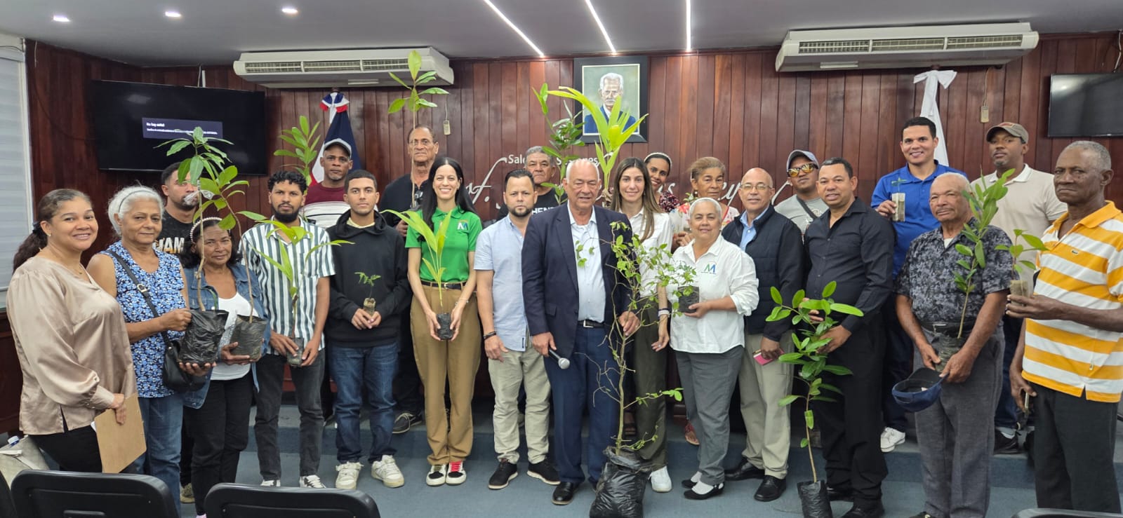 Vicealcaldesa participa en capacitación de arborización realizada en la Alcaldía de Mao