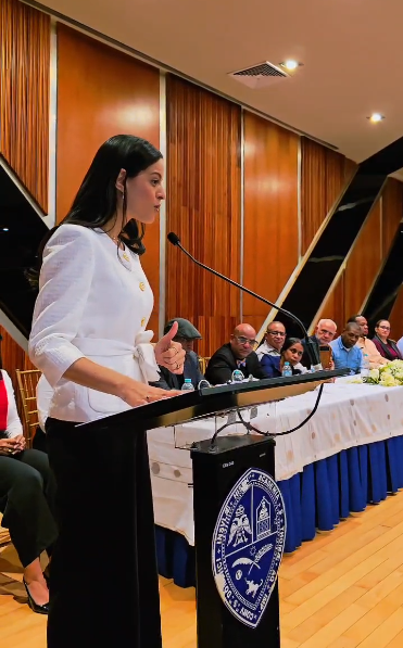 Vicealcaldesa Estefany Frías participó en la graduaciónVicealcaldesa Estefany Frías