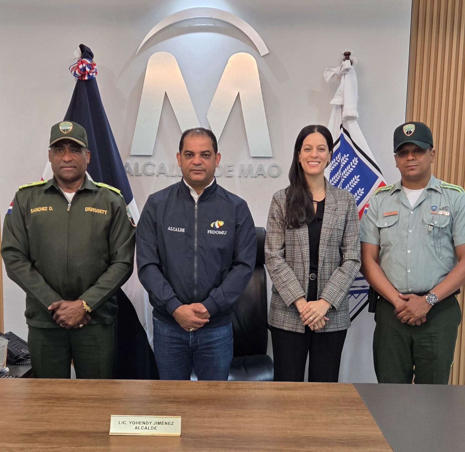 Alcalde Yohendy Jiménez recibe a autoridades de DIGESETT en su despacho