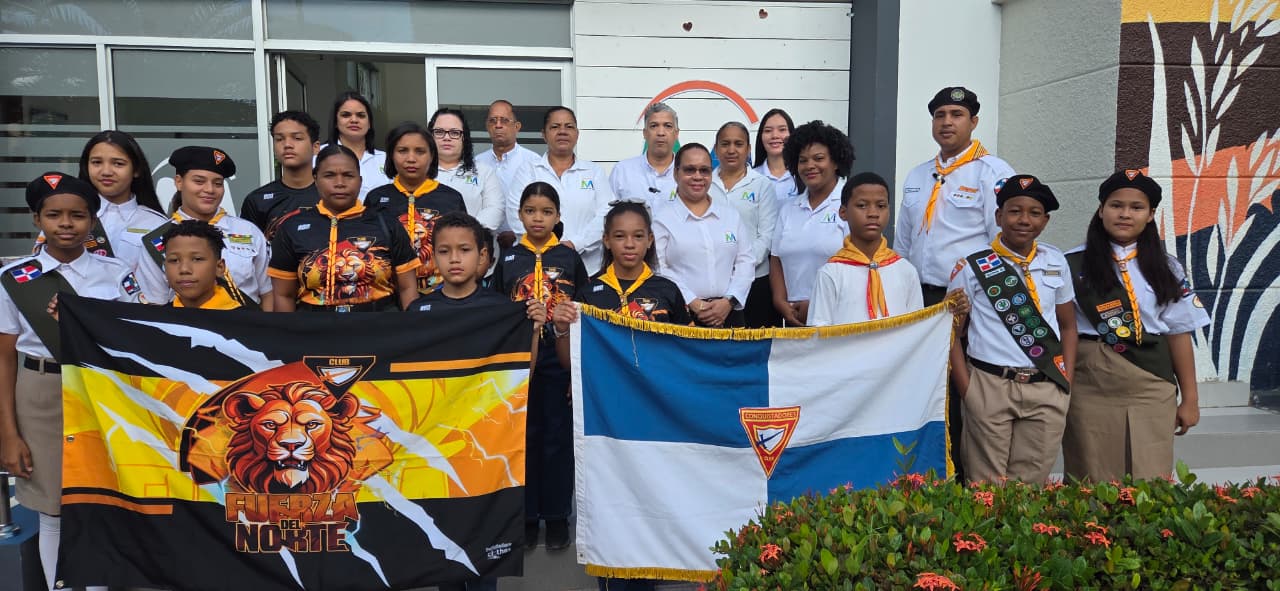 Club de Conquistadores visita la Alcaldía de Mao y realiza acto patriótico