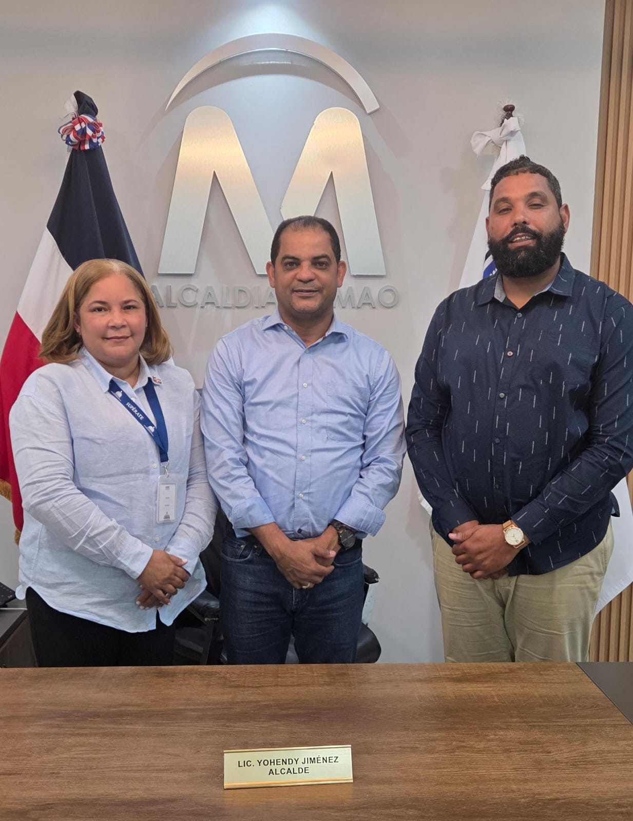 El alcalde Yohendy Jiménez Bonilla recibió en su despacho a Nicauris Valdez, directora regional Noroeste