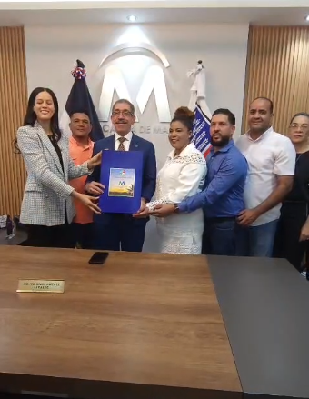 Ayuntamiento de Mao reconoce al doctor Jorge Asjana David como Huésped Distinguido