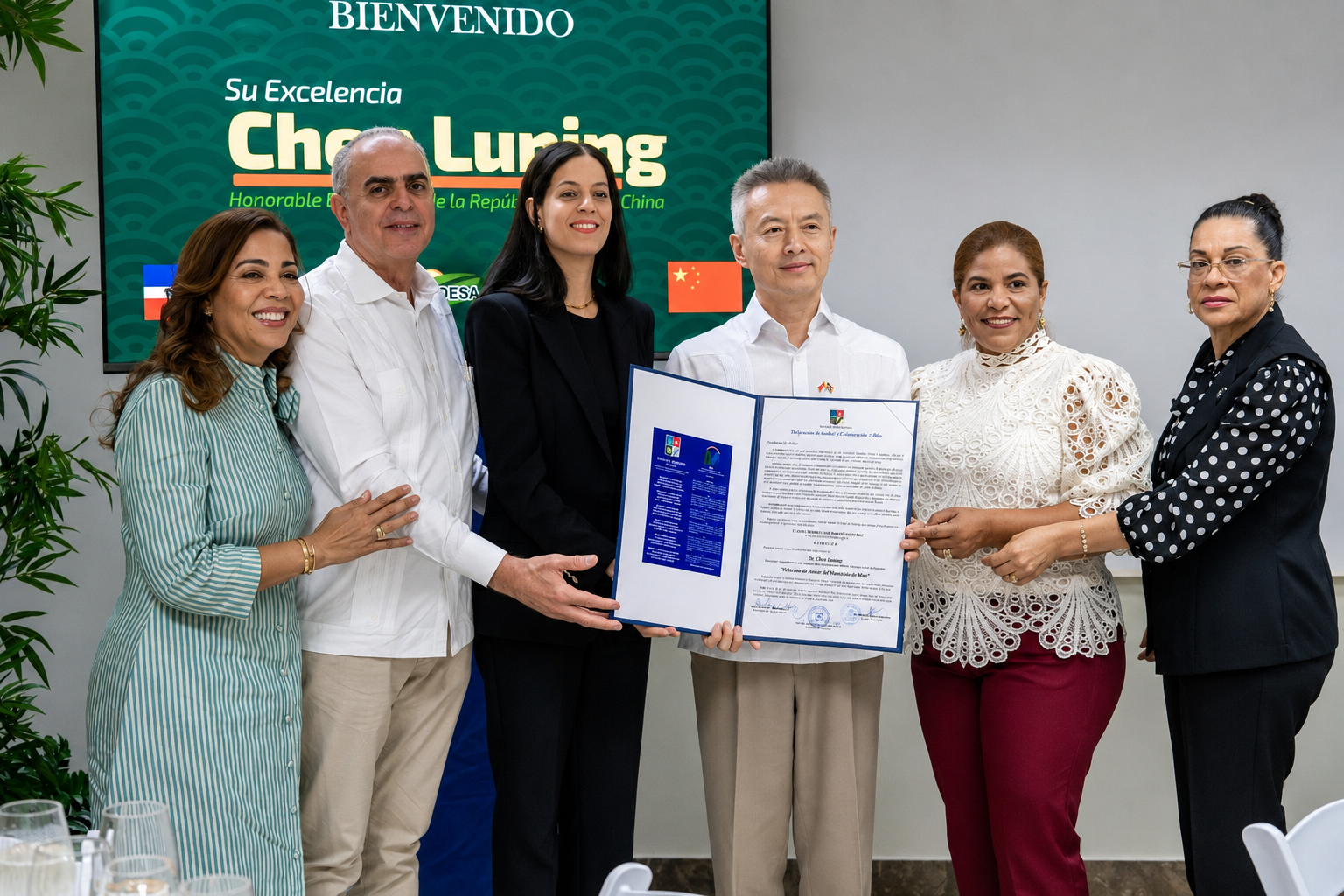 Alcaldía de Mao y Consejo de Regidores reconocen al embajador de China como Visitante de Honor