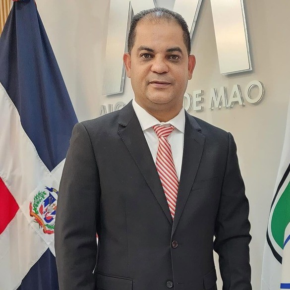 Alcalde Yohendy Jiménez califica de «estafa» y «robo» la pérdida de áreas verdes y anuncia su recuperación