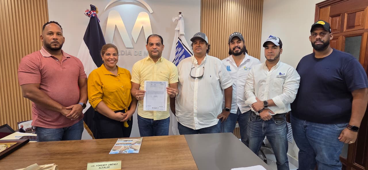 Alcaldía de Mao avanza en la recuperación de áreas verdes con la entrega de títulos de 17 mil metros cuadrados por parte de la Urbanización Llopis Ferreira